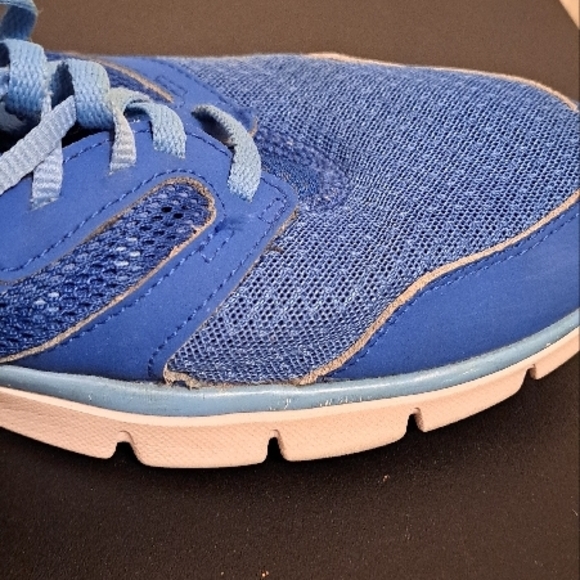 Nike Women's Blue Running Shoes GUC. See pics for flaws. Plenty of wear left. - Picture 6 of 11